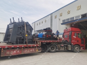 1000*700液壓對輥制砂機(jī)，1210反擊破發(fā)往四川
